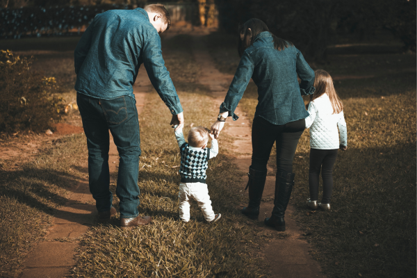 Descubra as Melhores Trilhas para Caminhadas em Família ao Redor do Mundo